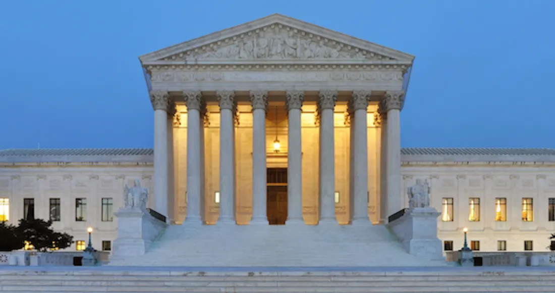 Panorama_of_United_States_Supreme_Court_Building_at_Dusk