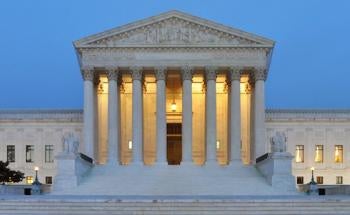 Panorama_of_United_States_Supreme_Court_Building_at_Dusk